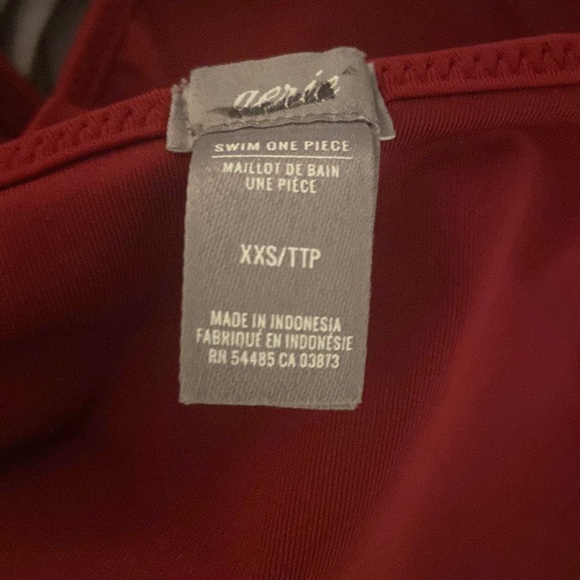 One piece swim suit never worn - Picture 4 of 4